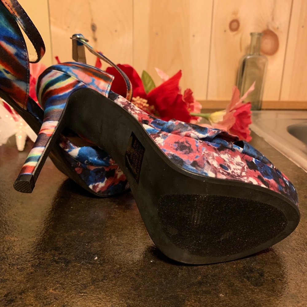 🌈 Wild Rose Rosa-16 Ankle Strappy, Peep Toe Heels - Picture 6 of 8